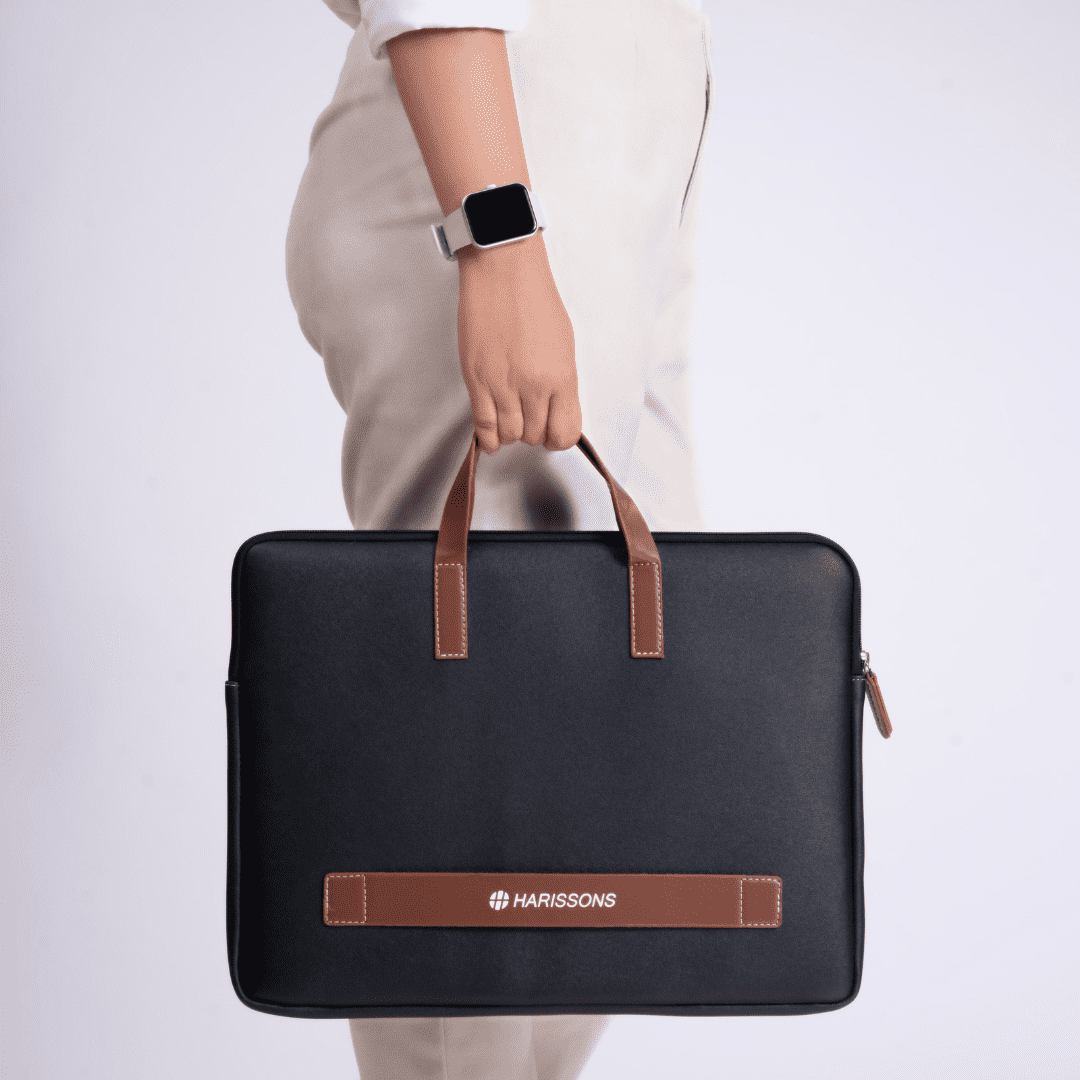 OLIVER Vegan Leather Laptop Sleeve 15.6